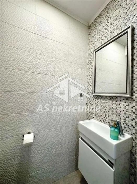 Izdavanje, četvorosoban stan, 94m², Lion, Zvezdara Sve Podlokacije