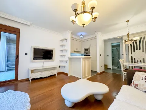 Spacious living room with dining area and kitchen. - image 2