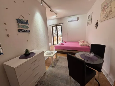 Izdavanje, jednosoban stan, 25m², Centar, Budva - image 8