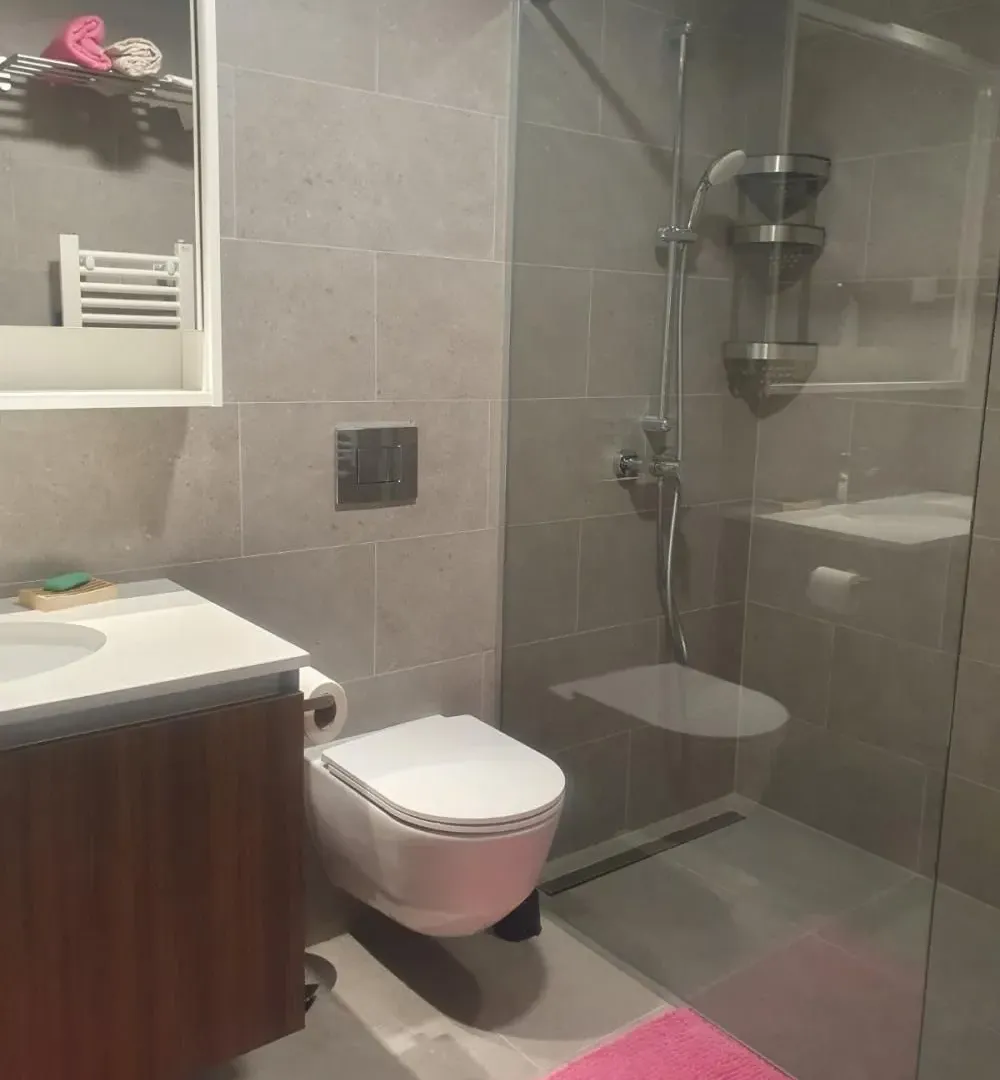 Izdavanje, trosoban stan, 72m², Savski Venac, Beograd