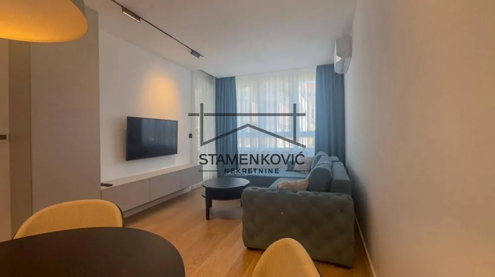 Izdavanje, jednosoban stan, 41m², Adamovićevo Naselje, Novi Sad Sve Podlokacije