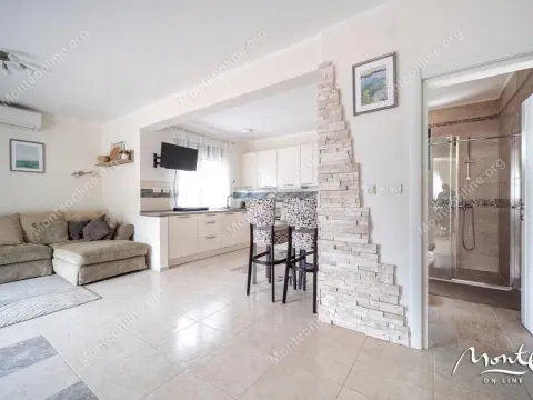 Sale, two bedroom apartment, 75m², Dobrota, Kotor - image 11
