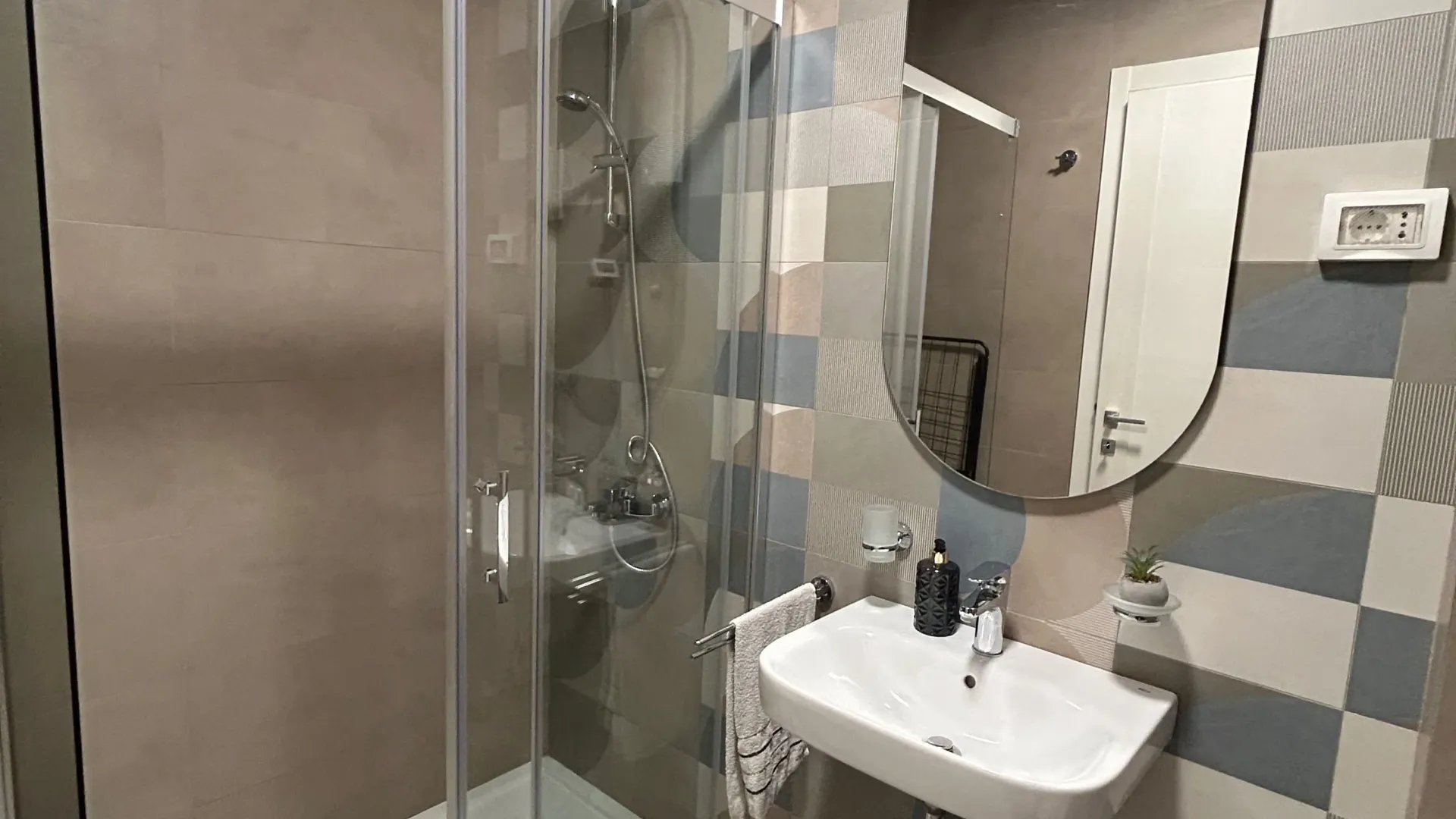 Rent, one bedroom apartment, 43m², Pobrežje, Podgorica