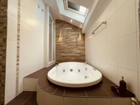 Rent, four bedroom apartment, 118m², Kalenić Pijaca, Vračar Sve Podlokacije - image 12