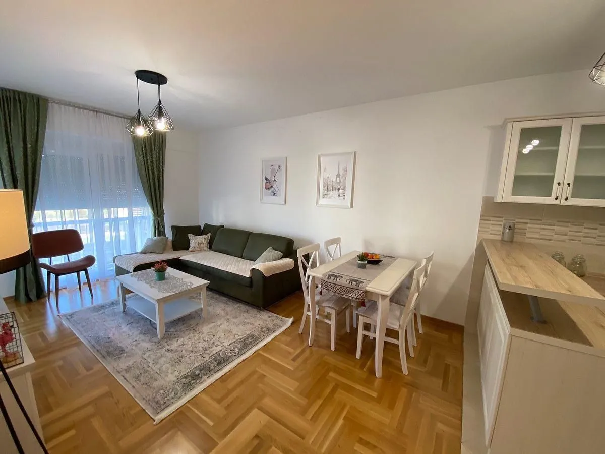 Rent, one bedroom apartment, 55m², Centar, Tivat