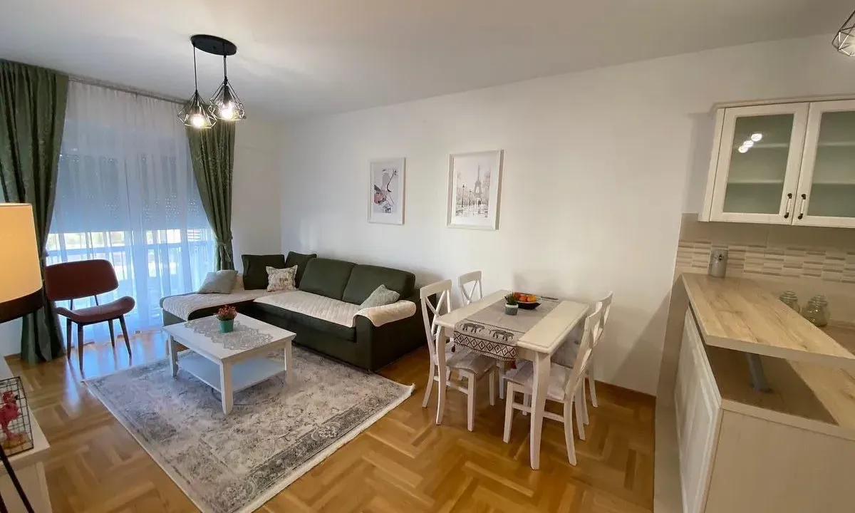 Izdavanje, jednosoban stan, 55m², Centar, Tivat