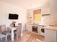 Izdavanje, kuća, 45m², Radanovići, Kotor - image 5