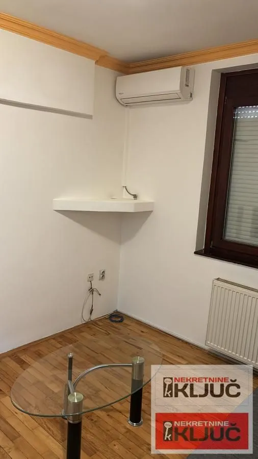 Izdavanje, dvosoban stan, 45m², Rotkvarija, Novi Sad Sve Podlokacije