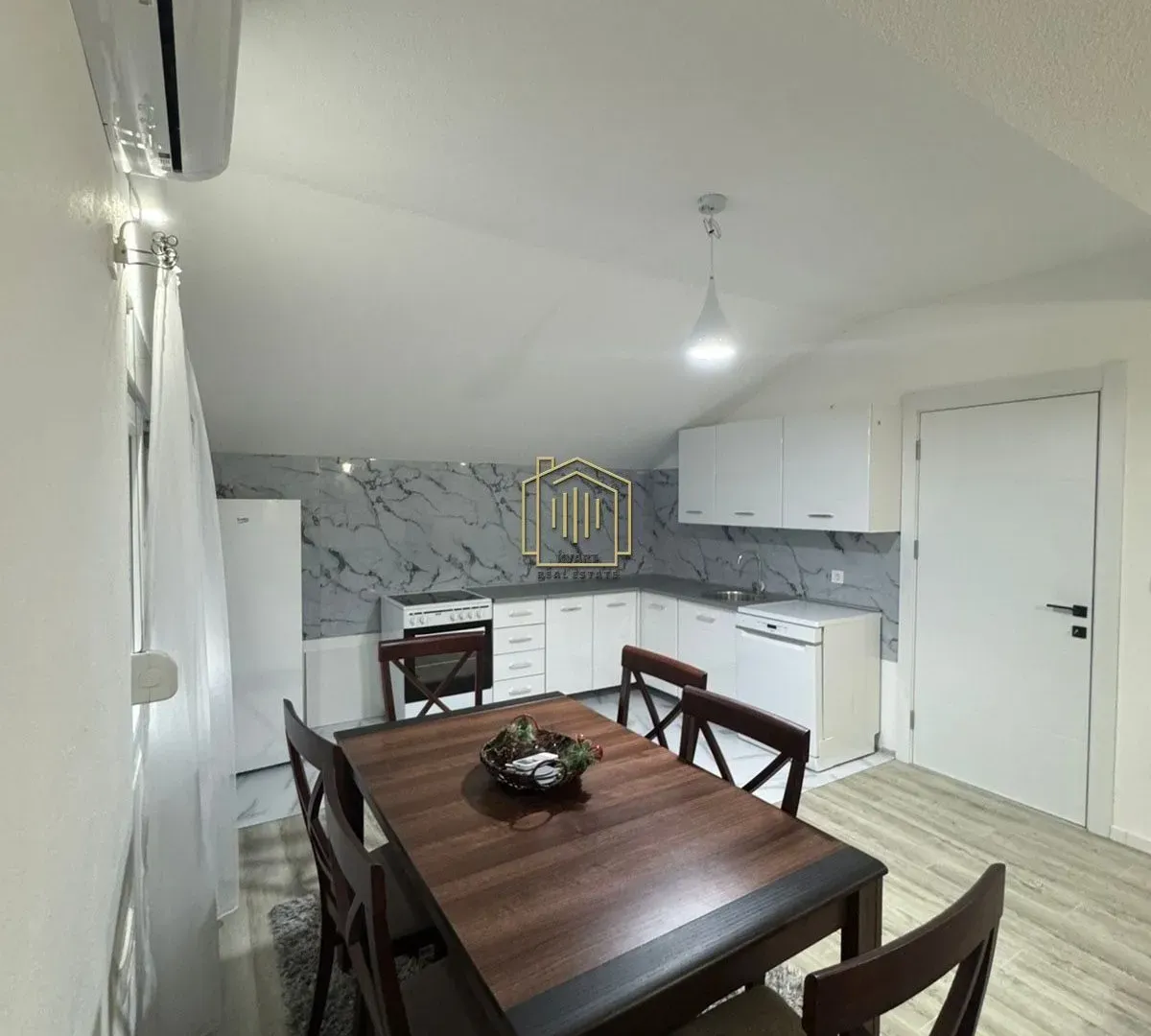Izdavanje, dvosoban stan, 100m², Donja Gorica, Podgorica