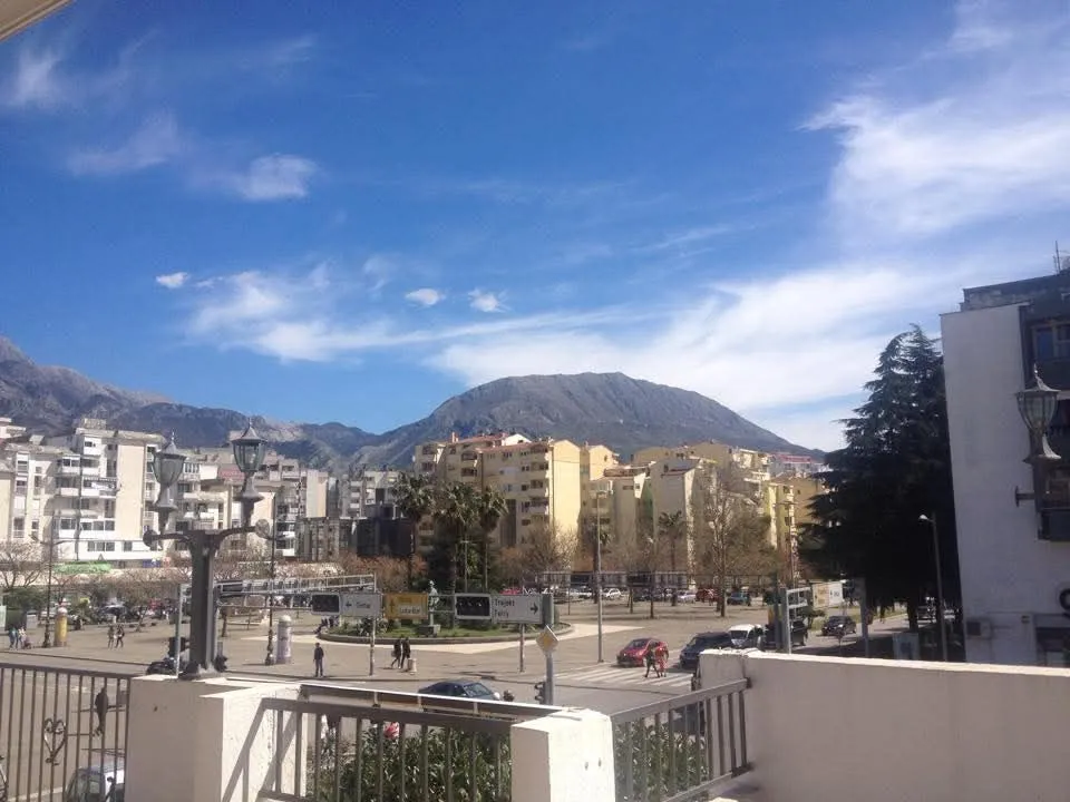 Rent, office space, 500m², Centar, Bar