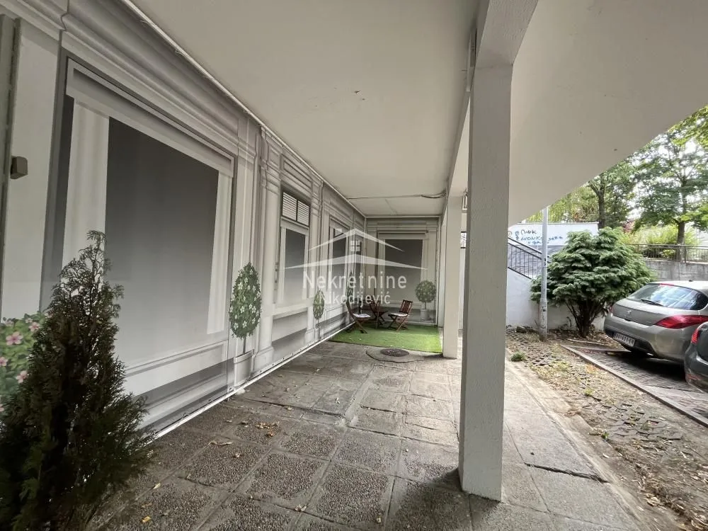 Rent, office space, 136m², Čukarica, Beograd