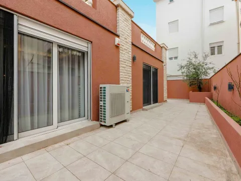 Prodaja, trosoban stan, 109m², Lazi, Budva - image 1