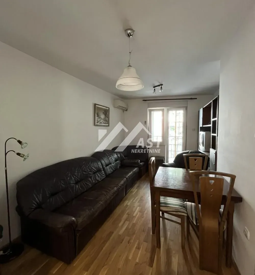 Izdavanje, jednosoban stan, 40m², Sajam, Novi Sad Sve Podlokacije