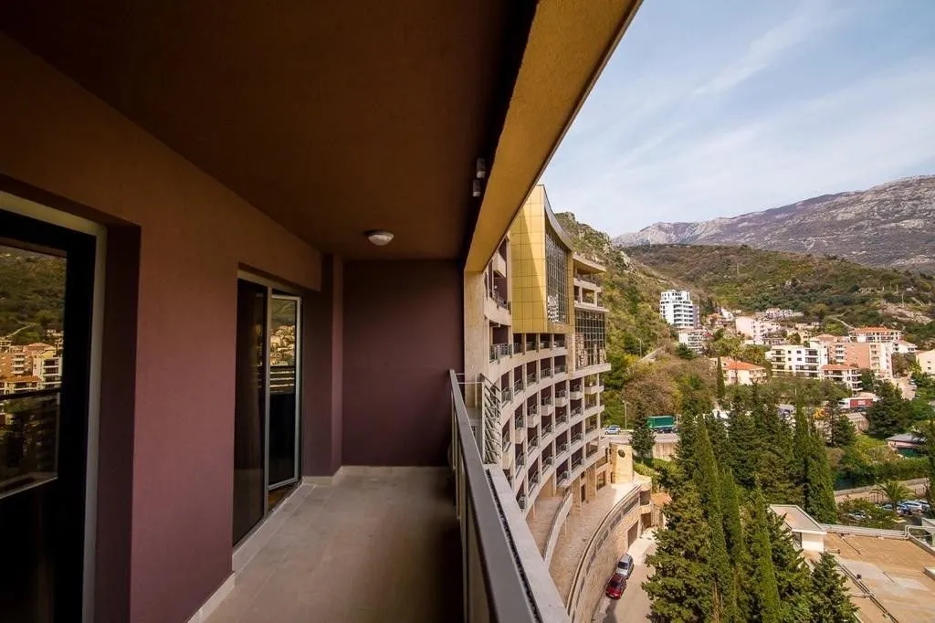 Sale, two bedroom apartment, 151m², Bečići, Budva