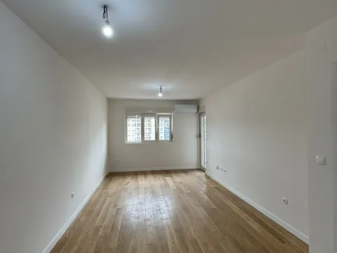 Prodaja, jednosoban stan, 49m², Central Point, Podgorica - image 2