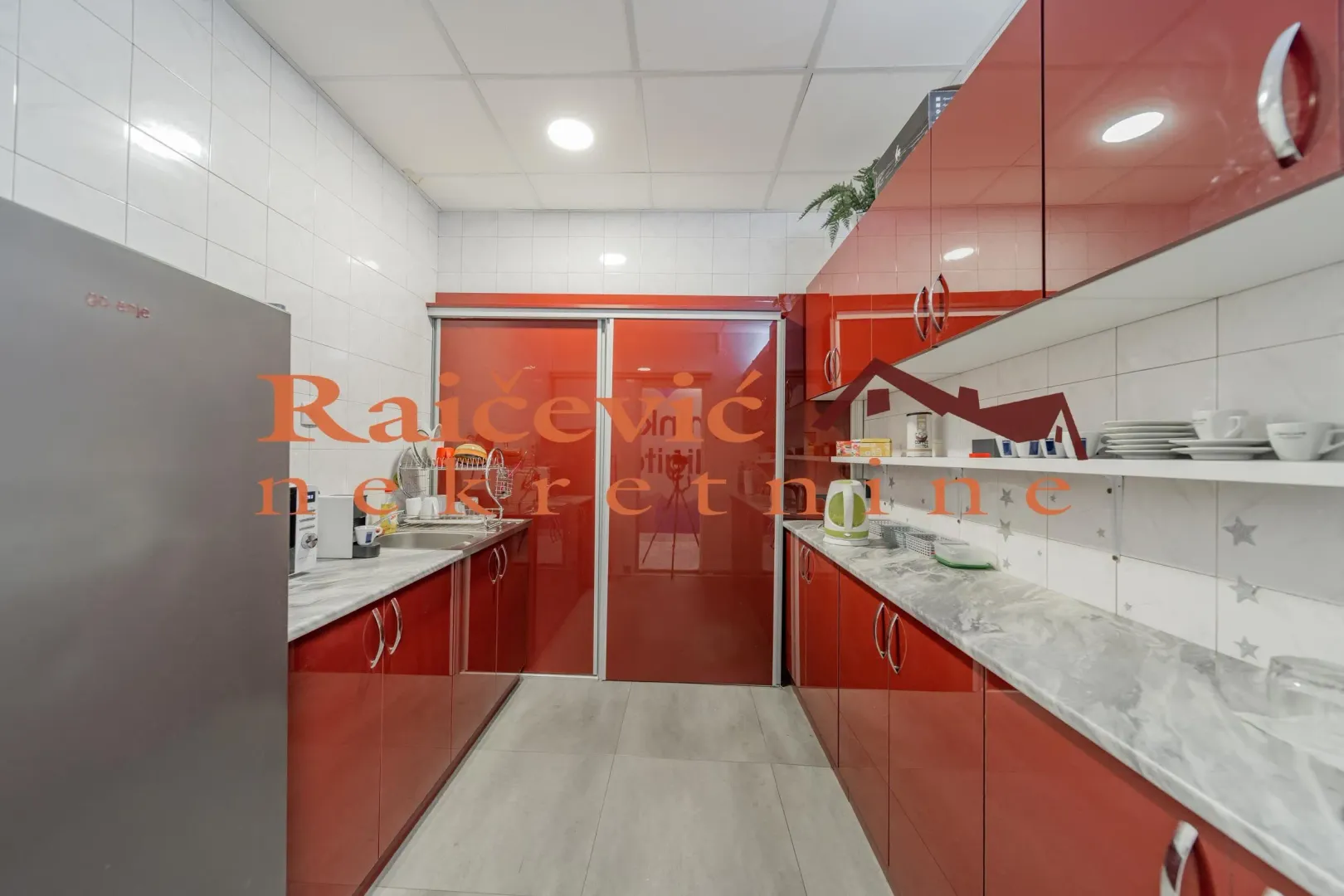 Izdavanje, poslovni prostor, 315m², Banovo Brdo, Beograd