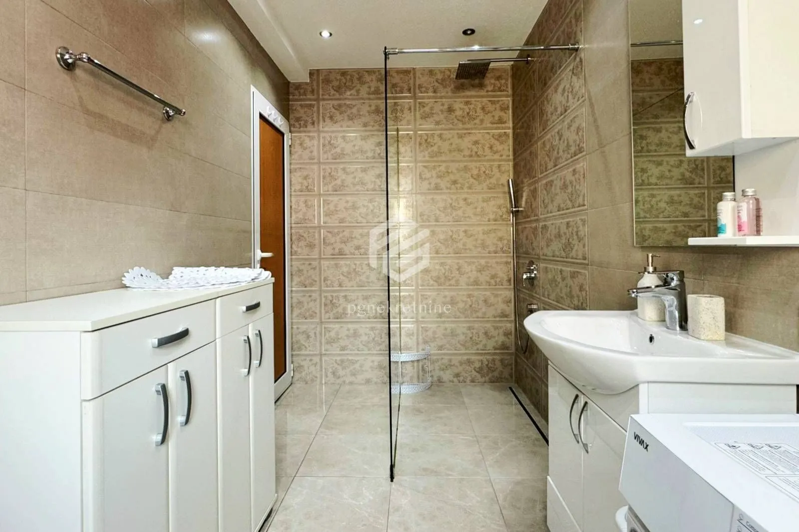 Rent, three bedroom apartment, 160m², Tivat, Crna Gora