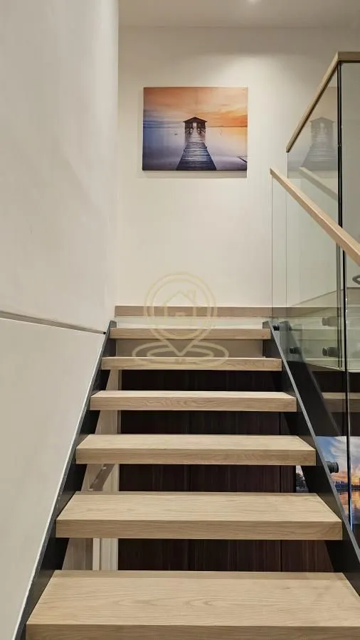 Izdavanje, četvorosoban stan, 161m², Savski Venac, Beograd