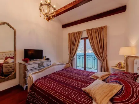 Sale, house, 192m², Dobrota, Kotor - image 21