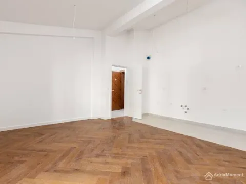 Prodaja, jednosoban stan, 42m², Centar, Tivat - image 4