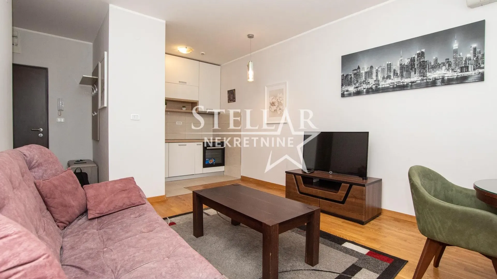Izdavanje, jednosoban stan, 42m², City Kvart, Podgorica