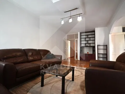 Izdavanje, trosoban stan, 103m2, Blok 5, Podgorica