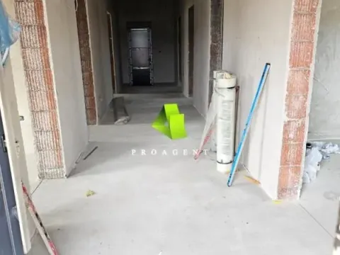 Rent, office space, 2220m², Pantelej, Niš - image 2