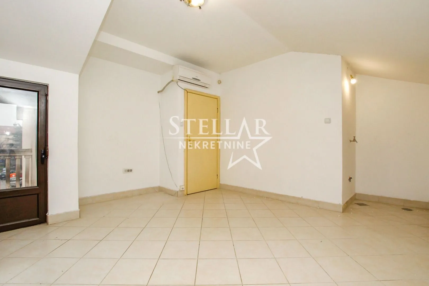 Rent, office space, 120m², Stari Aerodrom, Podgorica