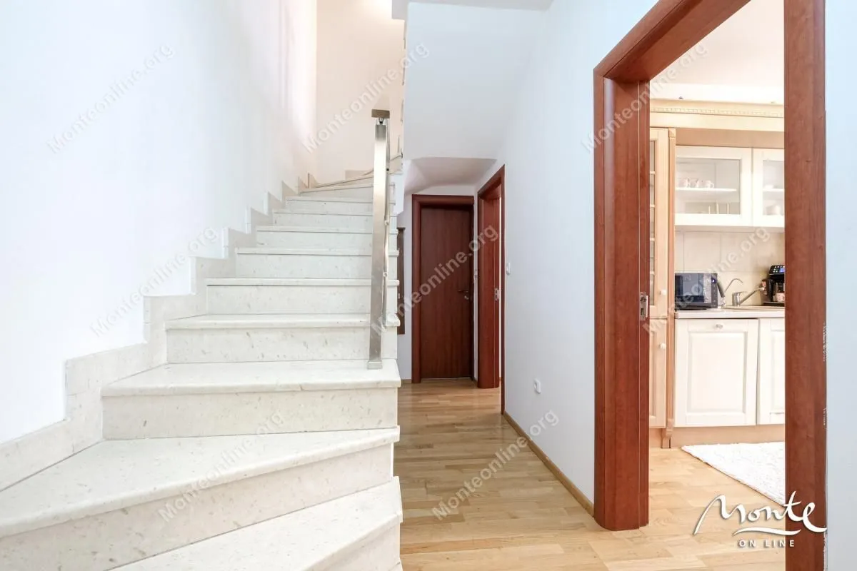 Sale, four bedroom apartment, 150m², Rozino, Budva