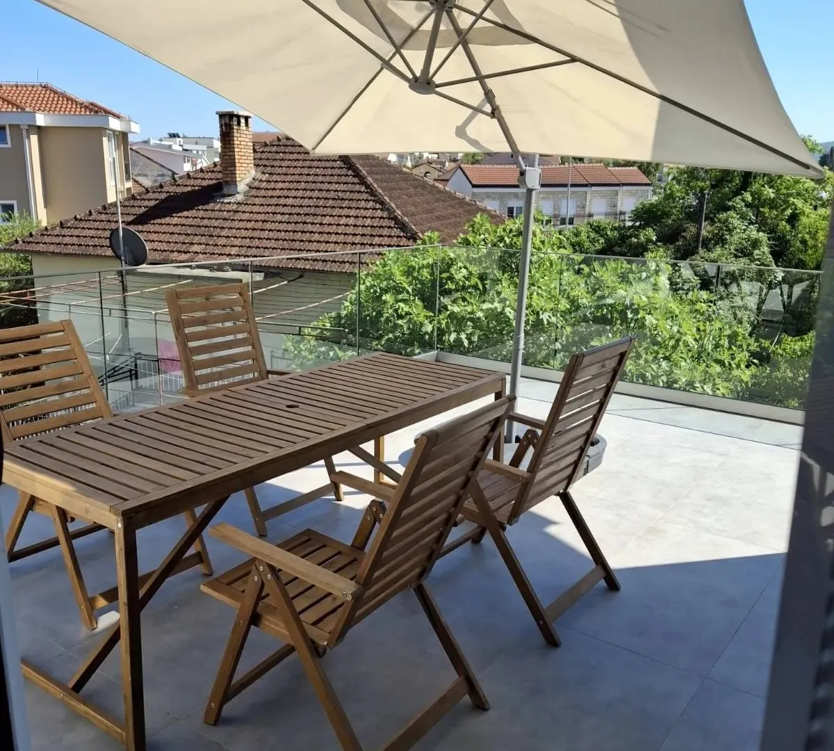 Izdavanje, dvosoban stan, 66m², Centar, Tivat