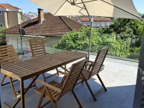 Izdavanje, dvosoban stan, 66m², Centar, Tivat - image 15