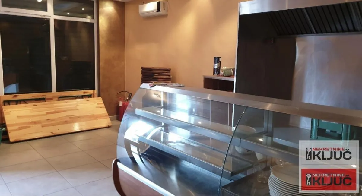 Rent, house, 1000m², Kać, Novi Sad Sve Podlokacije