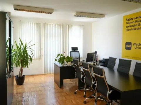 Izdavanje, poslovni prostor, 160m², Centar, Podgorica