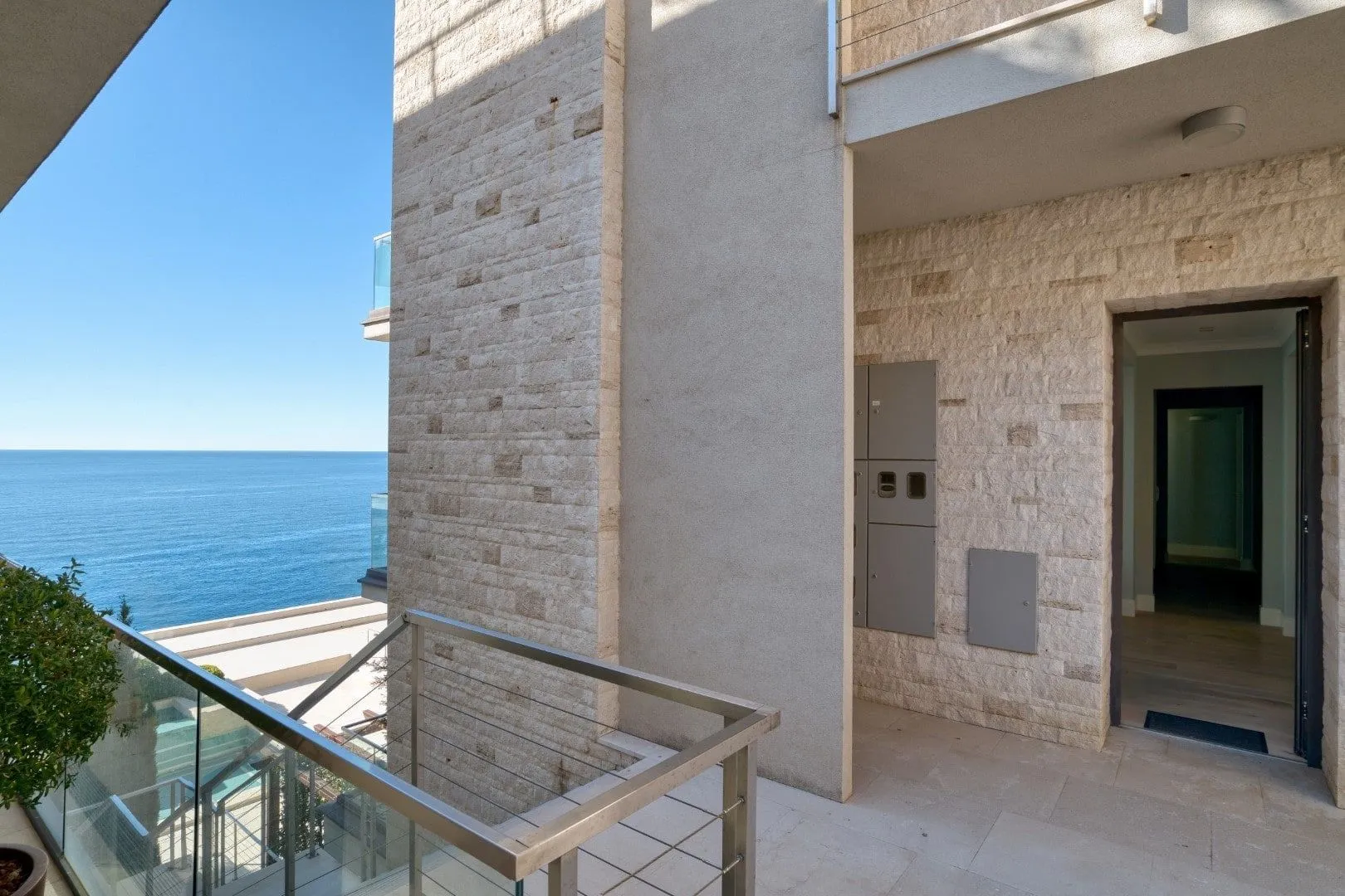Sale, two bedroom apartment, 131m², Rijeka Reževići, Budva
