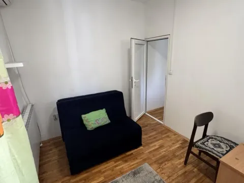 Rent, one bedroom apartment, 35m², Južni Bulevar, Vračar Sve Podlokacije - image 4