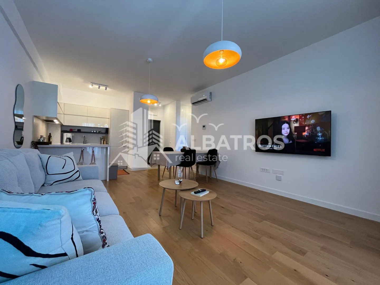Izdavanje, jednosoban stan, 63m², Centar, Bar