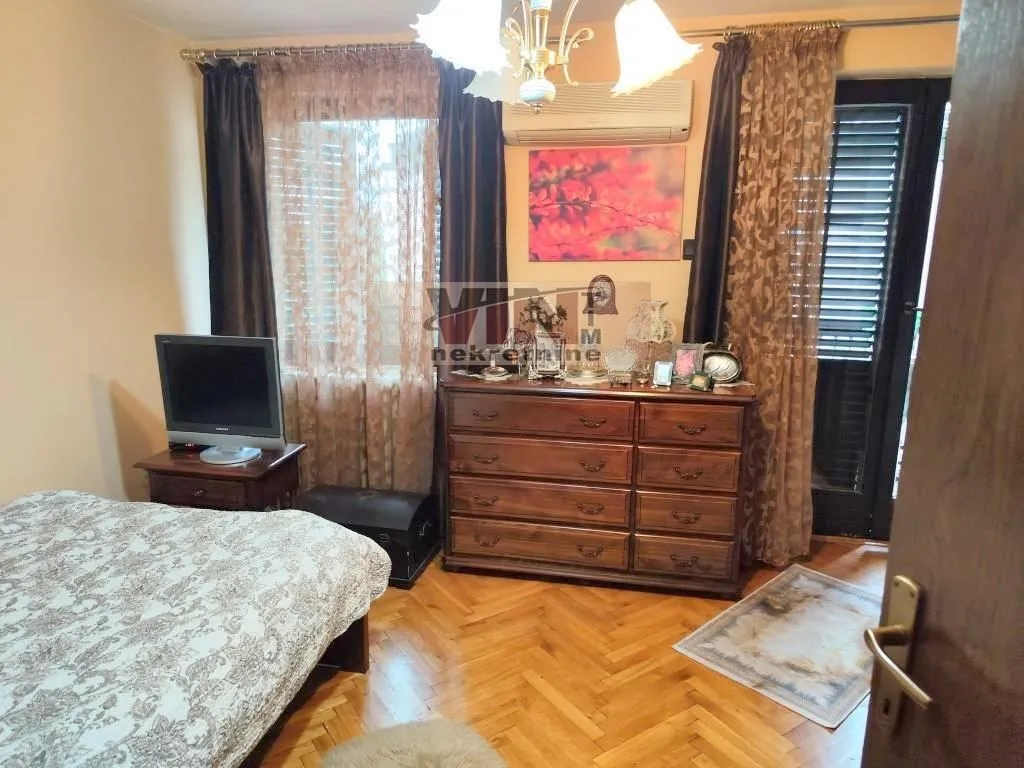 Prodaja, kuća, 415m², Sremska Mitrovica, Srbija