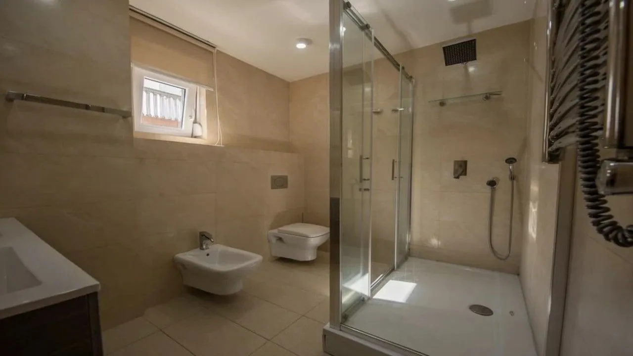 Prodaja, kuća, 365m², Krašići, Tivat