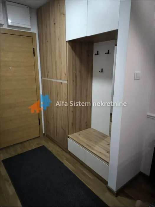 Izdavanje, trosoban stan, 60m², Južni Bulevar, Vračar Sve Podlokacije