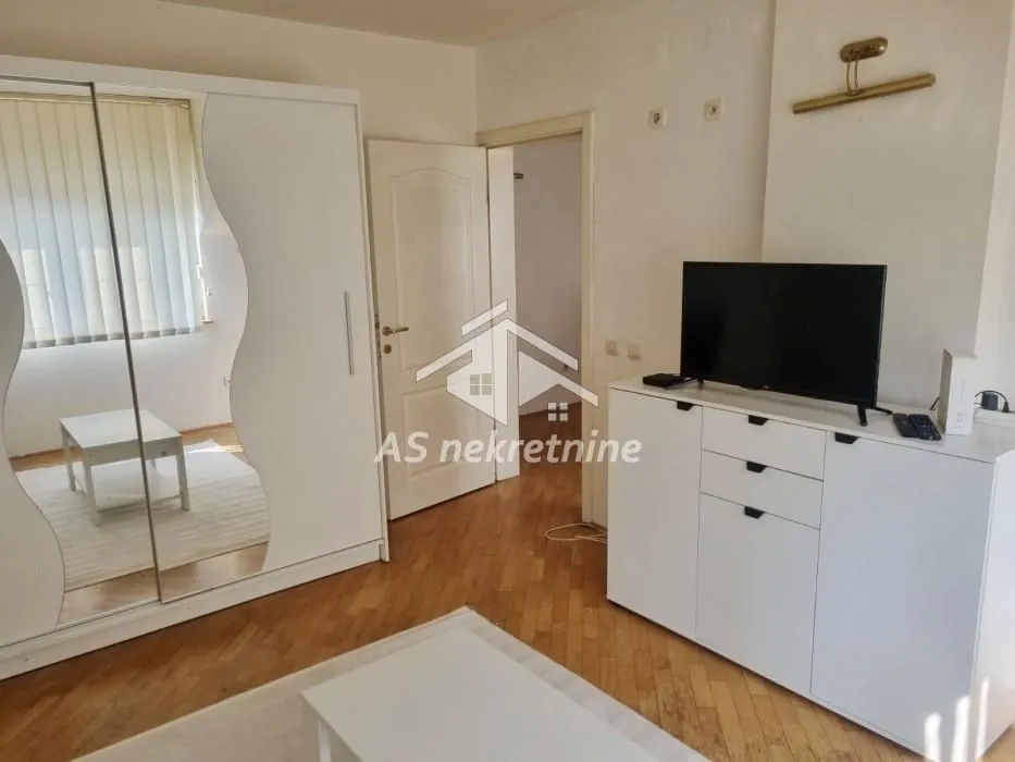 Rent, apartment, 130m², Čukarica, Beograd