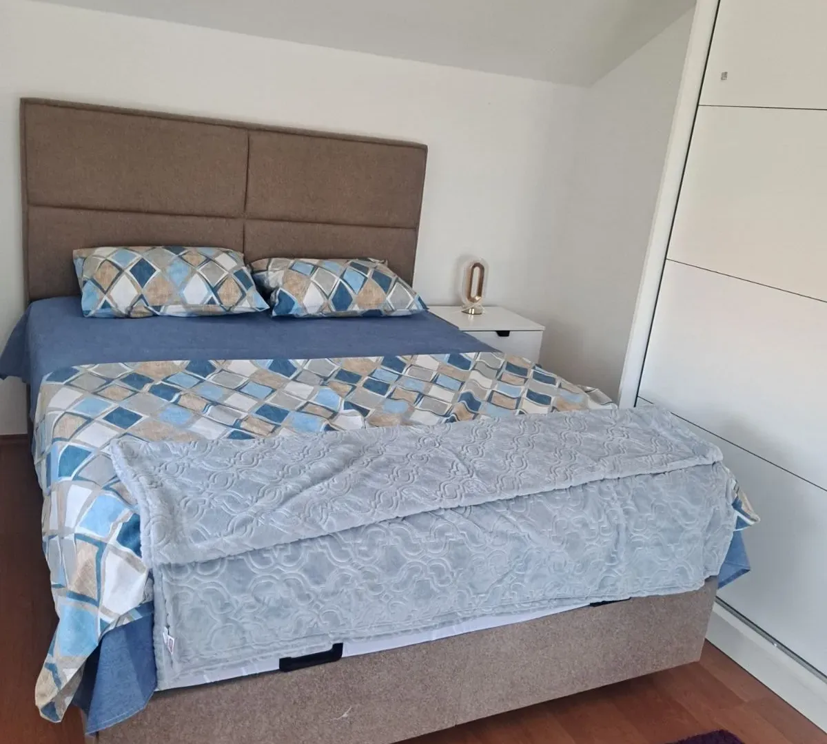Izdavanje, trosoban stan, 130m², Stari Aerodrom, Podgorica