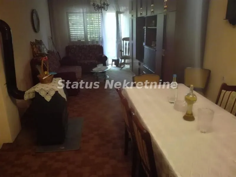 Prodaja, kuća, 300m², Futog, Novi Sad Sve Podlokacije
