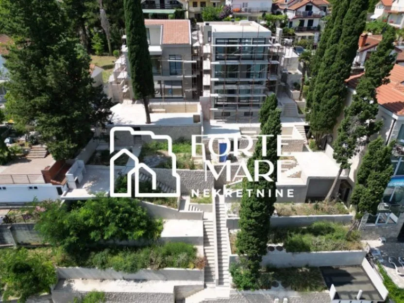 Prodaja, kuća, 222m², Njivice, Herceg Novi