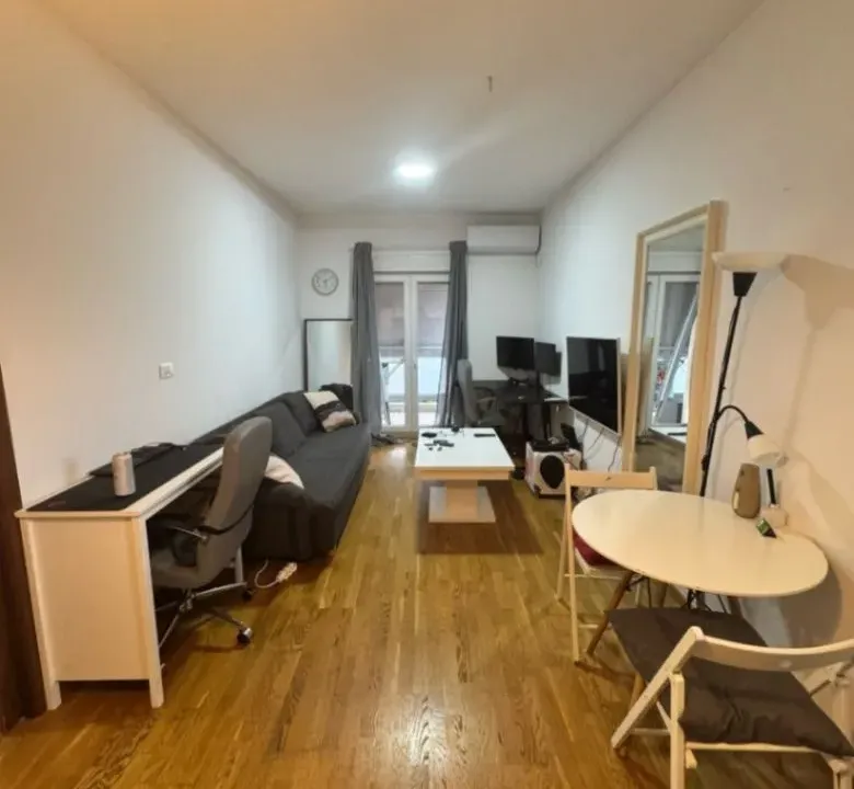 Izdavanje, jednosoban stan, 50m², City Kvart, Podgorica