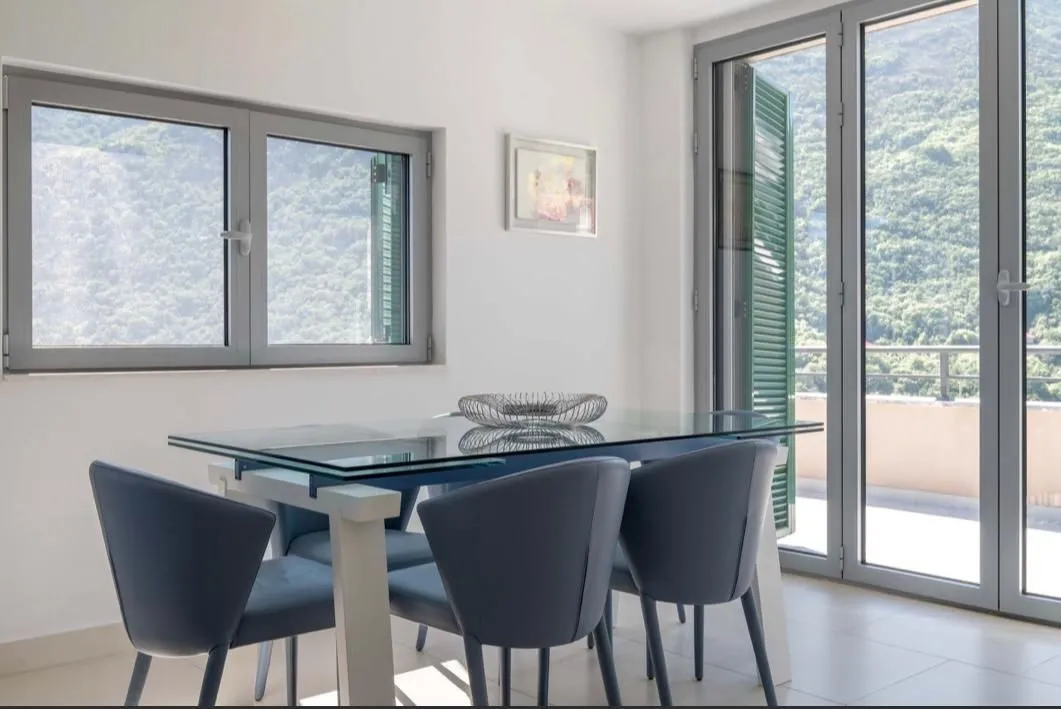 Sale, two bedroom apartment, 90m², Morinj, Kotor