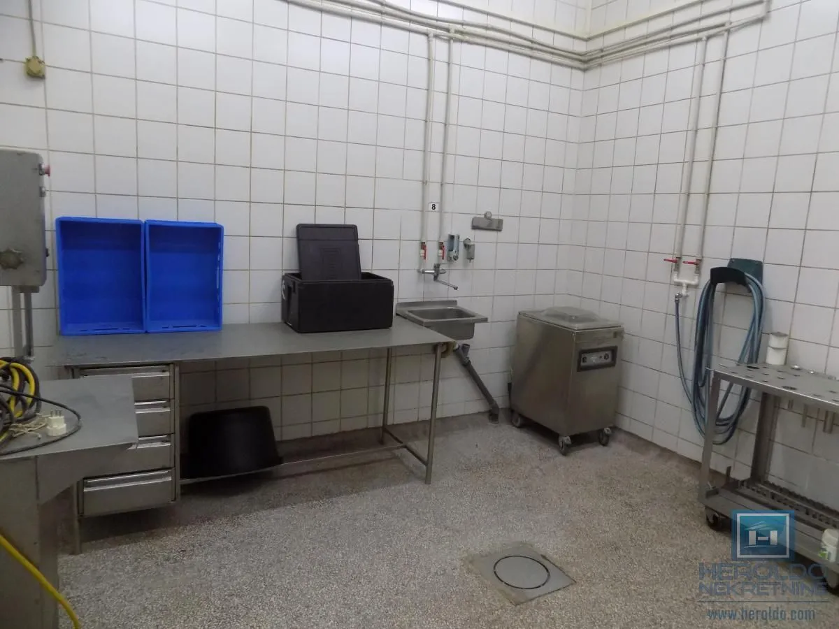 Rent, office space, 1500m², Donje Vidovo, Paraćin