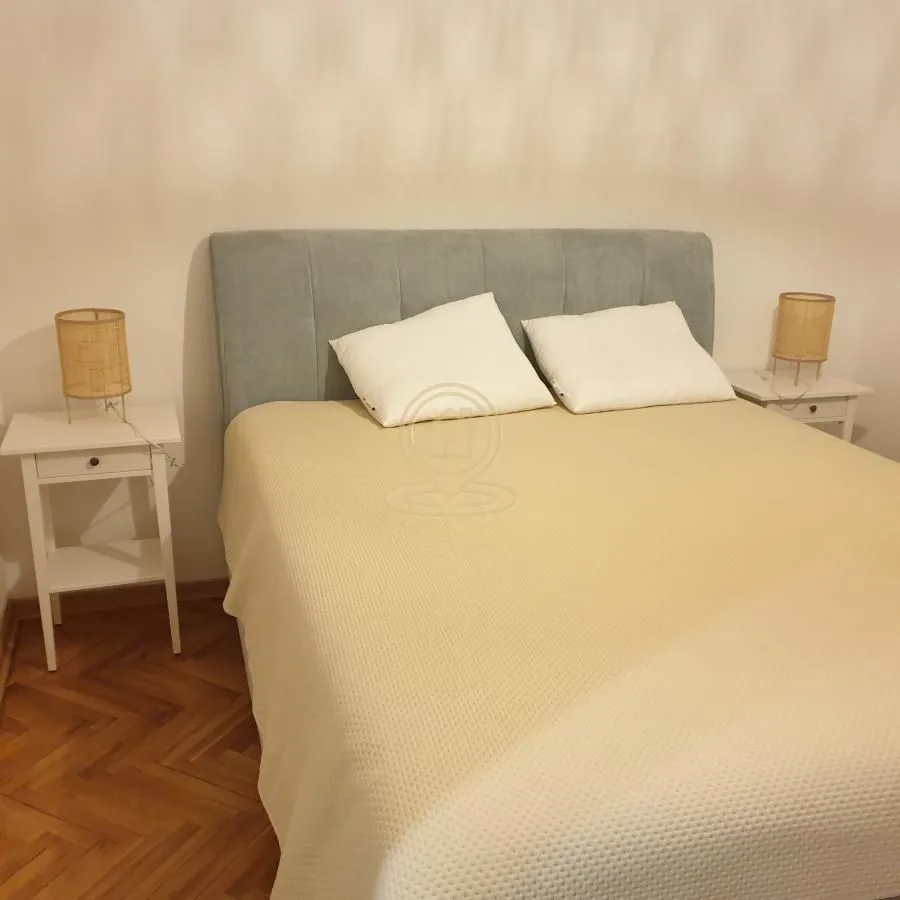 Izdavanje, trosoban stan, 70m², Centar, Novi Sad