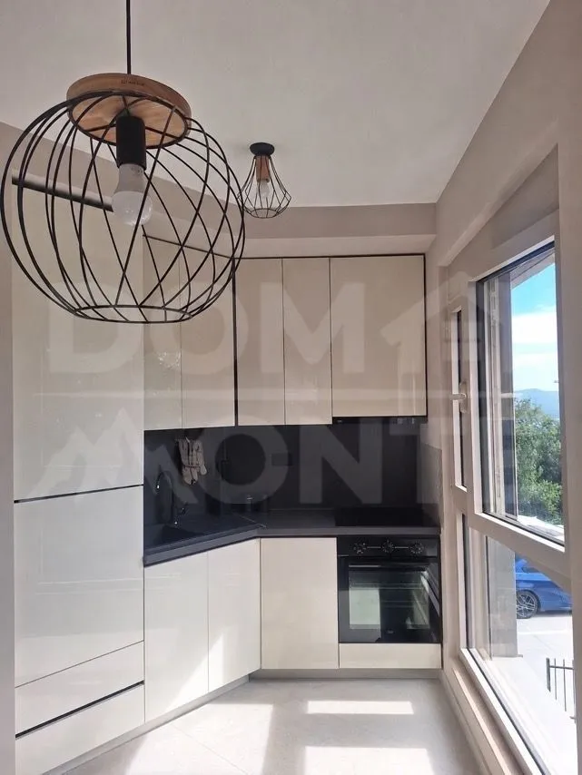 Izdavanje, jednosoban stan, 33m², Tivat, Crna Gora
