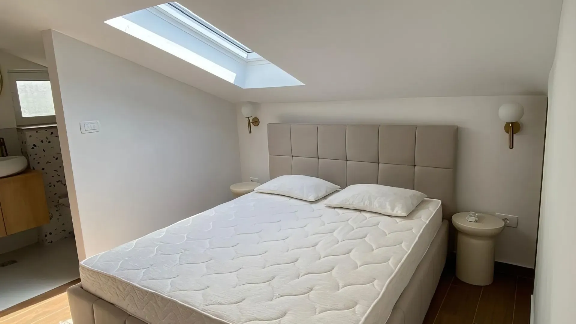 Izdavanje, trosoban stan, 90m², Zelenika, Herceg Novi