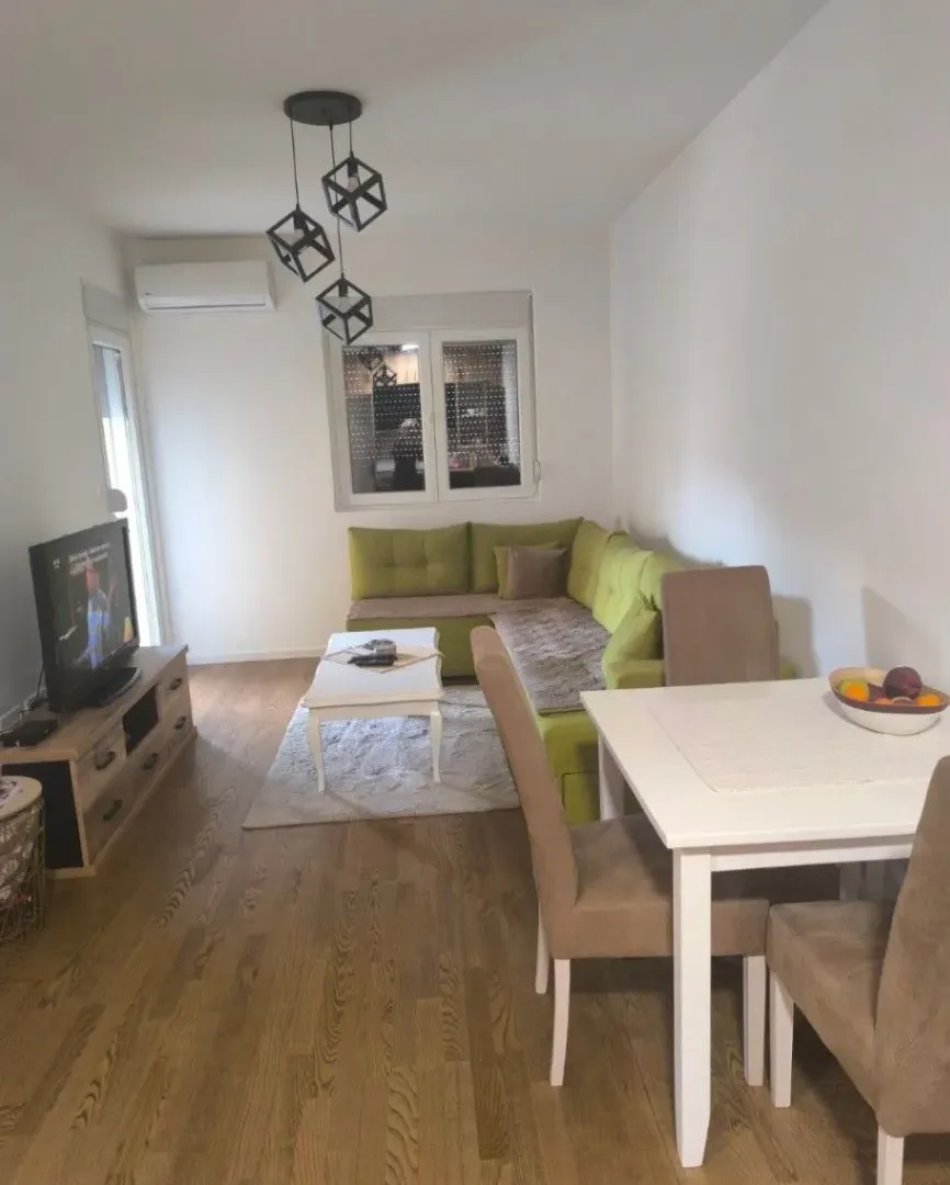 Izdavanje, jednosoban stan, 45m², Pobrežje, Podgorica